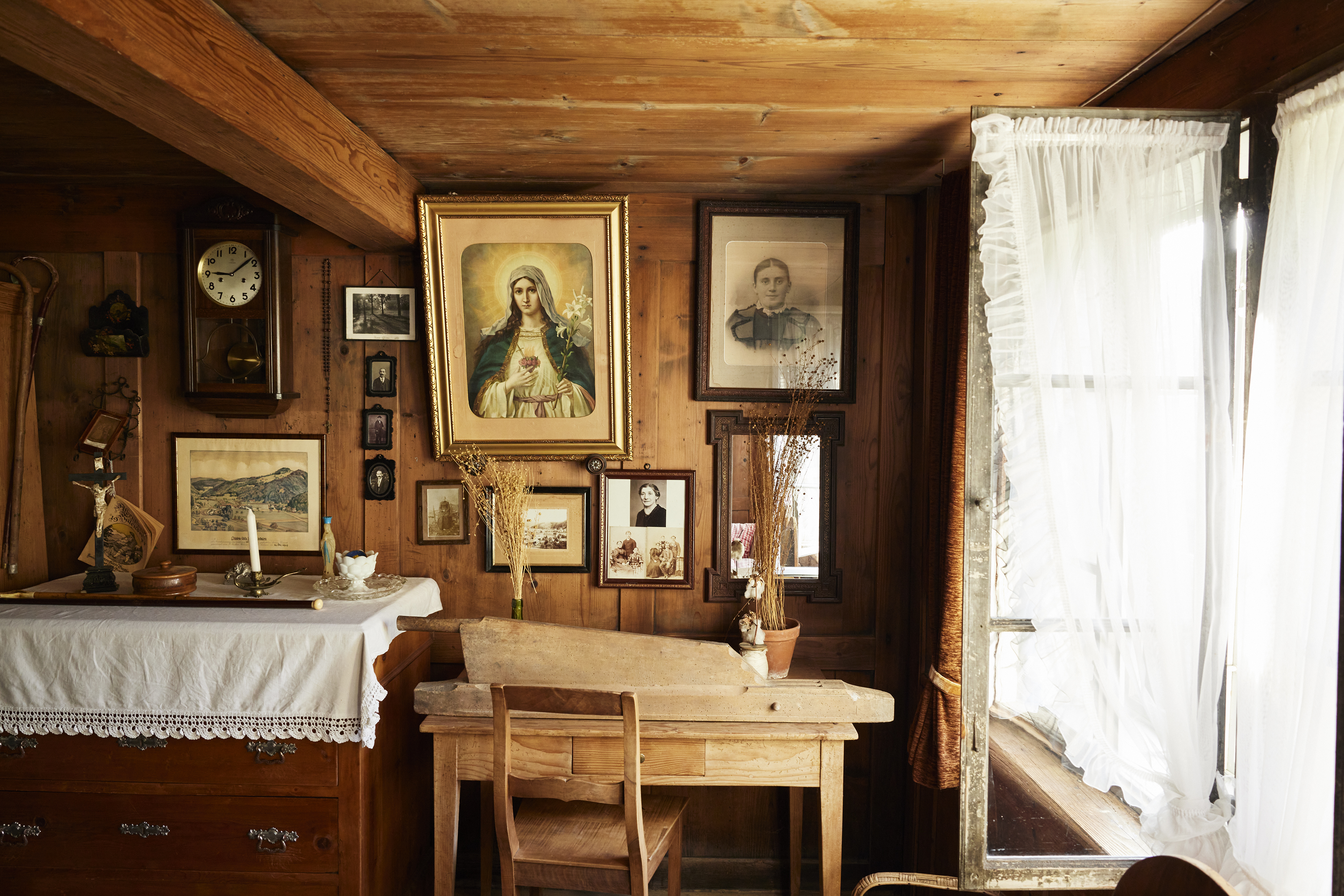 E Infach Züerich 231001 Freddi Haus Gujer Weg Bauma Neuthal Dampfzug 0027 final