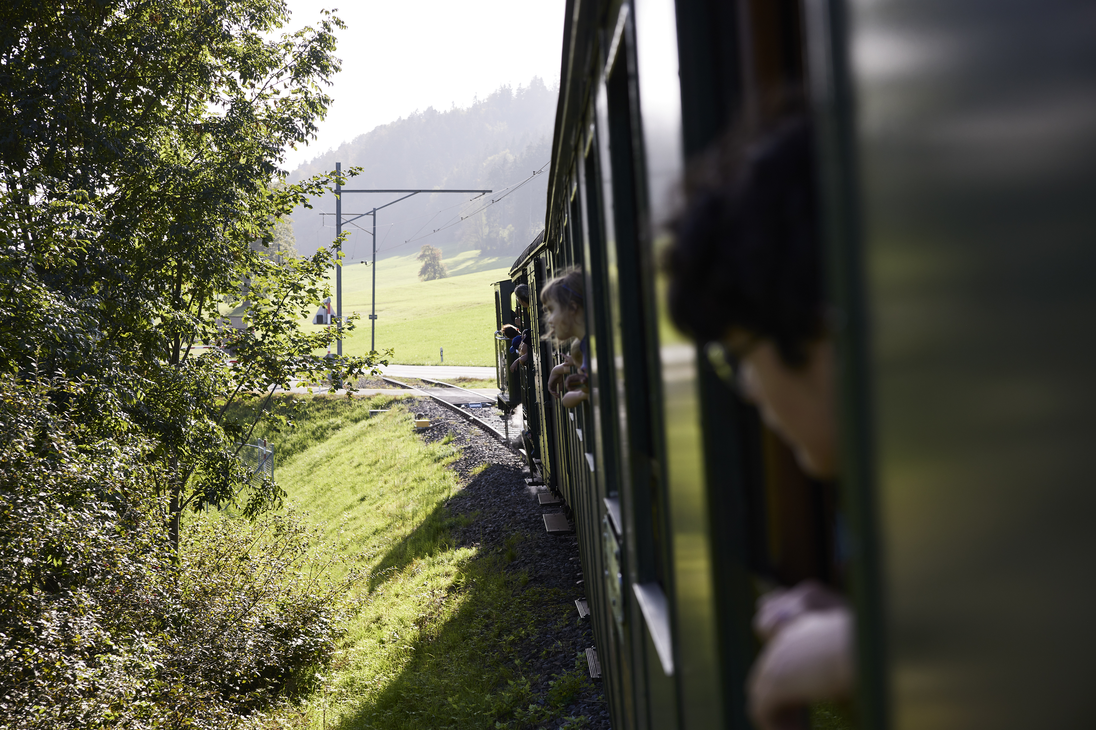 E Infach Züerich 231001 Freddi Haus Gujer Weg Bauma Neuthal Dampfzug 0634 final
